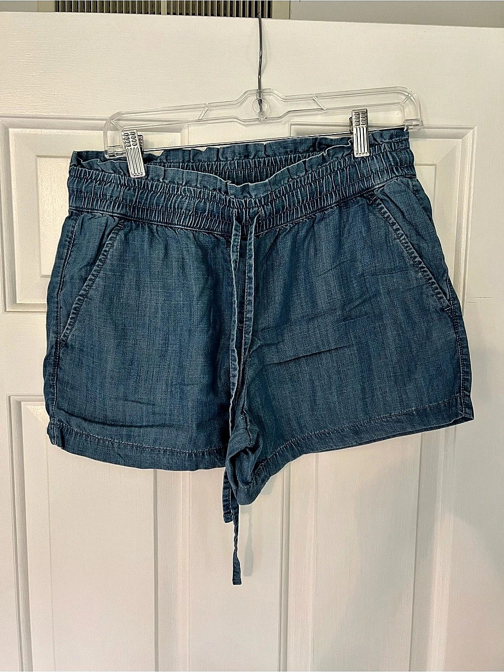 LOFT Denim Shorts in Blue Size Small Like New